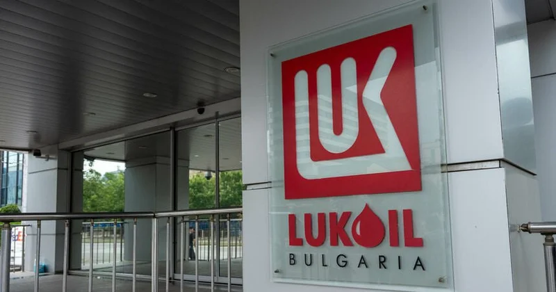 Парламент Болгарии преодолел вето президента Радева на закон о Лукойле