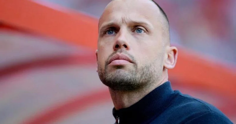 Ayaks Qalatasaray məğlubiyyətindən sonra baş məşqçisi ilə yollarını ayırıb