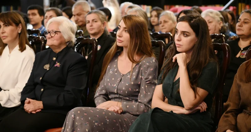 Arzu Əliyeva Zəfər sevinci adlı ədəbi musiqili gecədən paylaşım edib