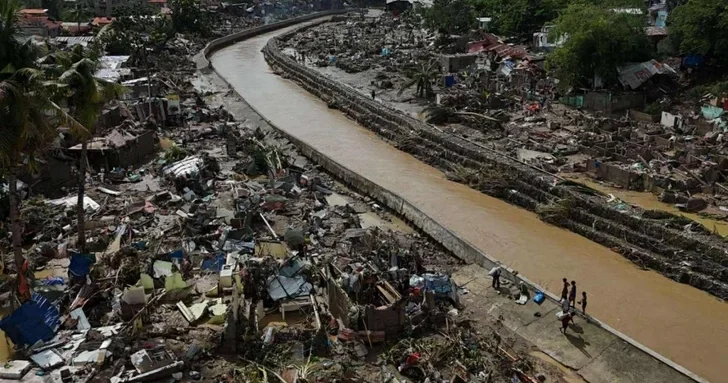 Смертельный удар стихии: Филиппины объявили режим национального бедствия, число погибших возросло