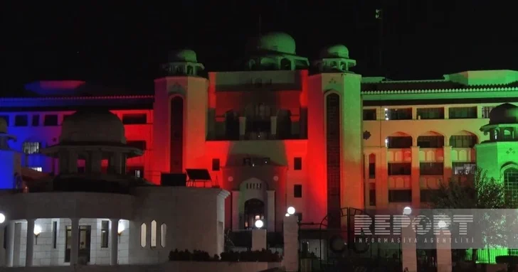 В Пакистане здание офиса премьера подсвечено цветами азербайджанского флага