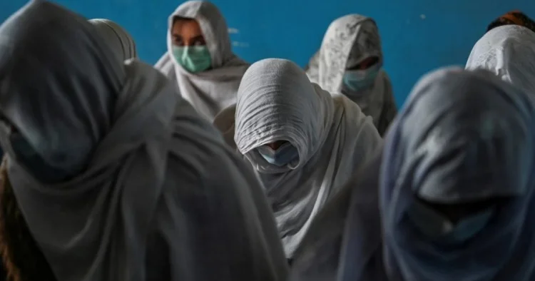 BMT Əfqanıstan hakimiyyətinə qadınlarla bağlı çağırış edib