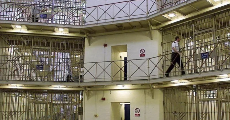 Böyük Britaniyada hər həftə bir neçə məhbus səhvən azadlığa buraxılır