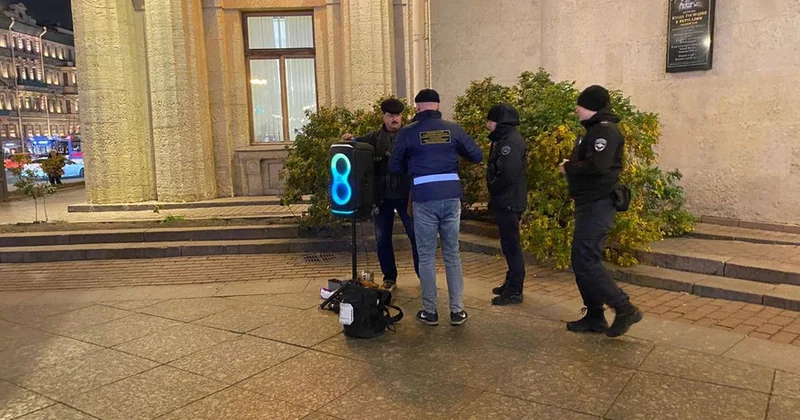 Под песни иноагентов : полиция в России продолжает задержания уличных музыкантов