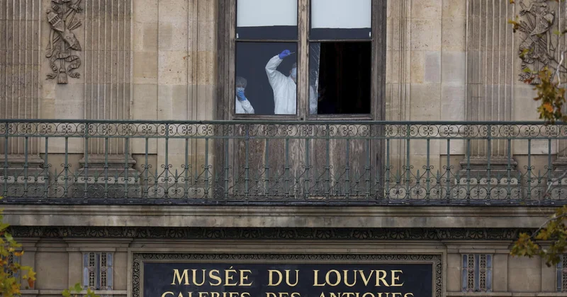Во Франции назвали предварительную стоимость реставрации Лувра