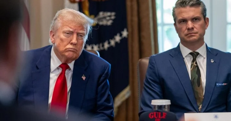 Tramp köməkçiləri ilə Venesuelaya hərbi müdaxiləni məsləhətləşir