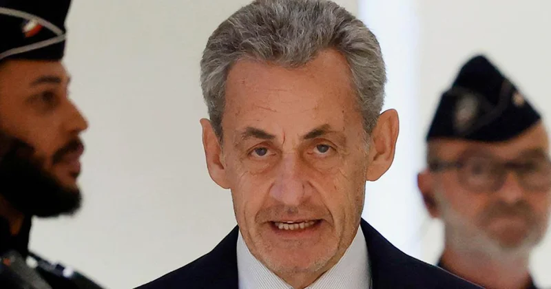 Nikola Sarkozi həbsxana yeməyindən imtina edib