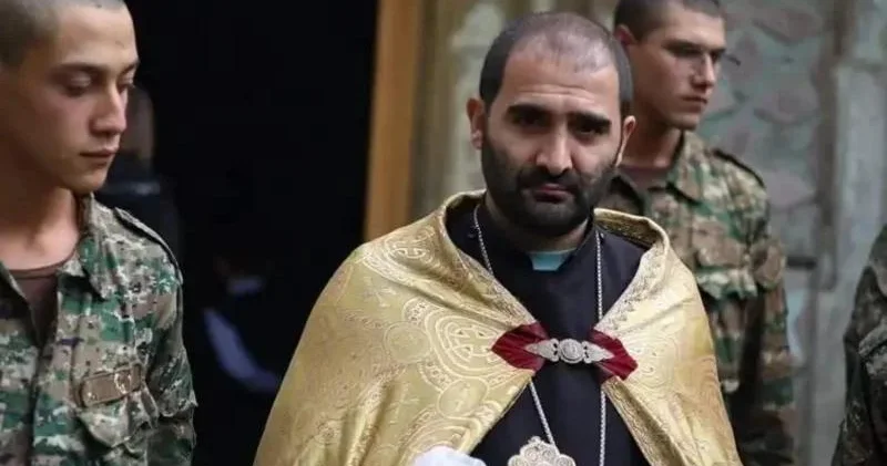 II Qaregin Paşinyanı dəstəkləyən keşişi kilsədən qovdu