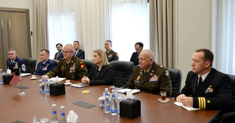 Американский генерал в Баку фото