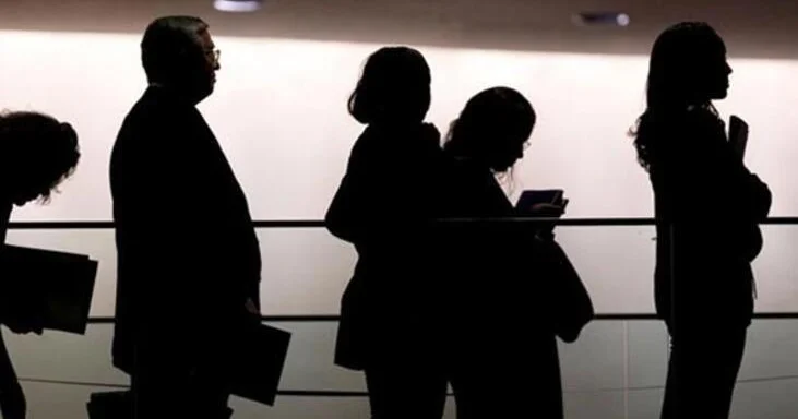 GƏLƏN İL KÜTLƏVİ İXTİSARLAR GÖZLƏNİLİR Hökumətin qarşısında çox ciddi çağırışlar dayanır