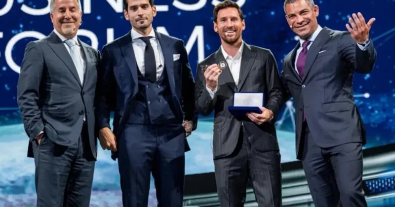 Мэр Майами вручил Месси символический ключ от города