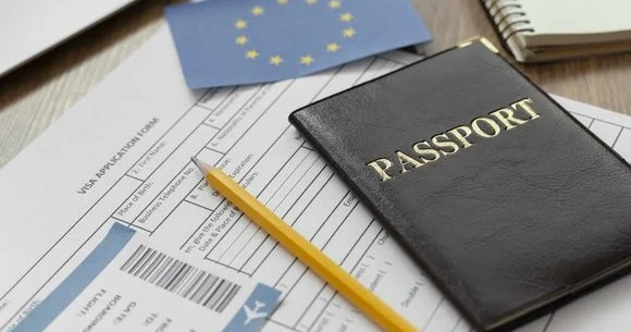 Ruslar çoxdəfəlik Şengen vizasız qala bilərlər...