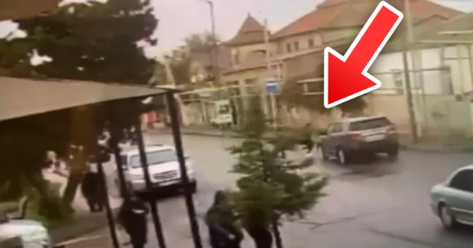 Yolu qadağan olunmuş yerdən qaçaraq keçən məktəblini maşın vurub öldürdü ANBAAN VİDEO