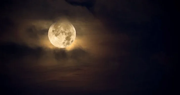 Луна подошла вплотную: в Азербайджане наблюдали впечатляющее суперлуние