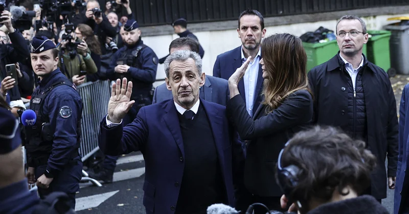 Саркози боится есть тюремную еду и питается только йогуртами