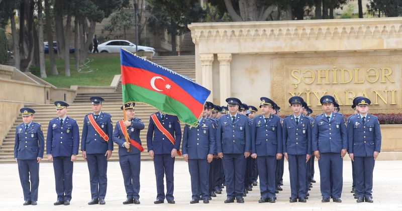 Paytaxtda hərbi orkestrlərin müşayiəti ilə hərbçilərin yürüşləri başlayıb