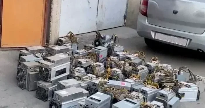 В Дагестане выявлена новая форма майнинг фермы в автомобиле