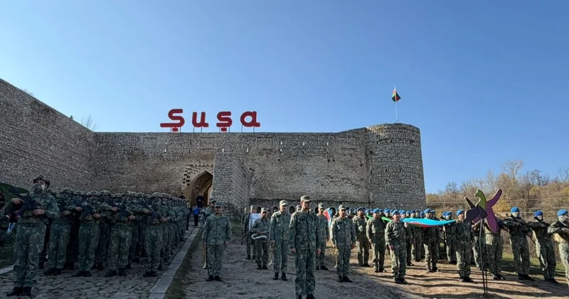 В городе Шуша прошел военный парад в честь 5 летия Дня Победы (ФОТО)
