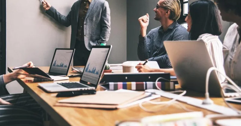 Bu şəxslərdən iş icazəsi tələb olunmur