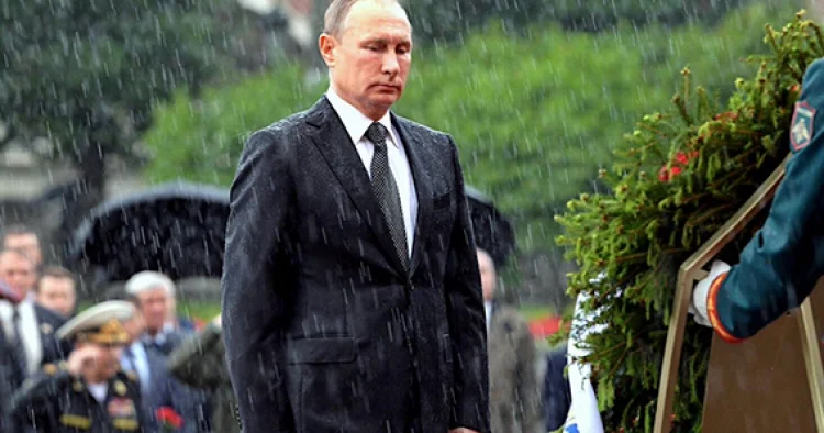 Qorxağın nüvə oyunu: o heç vaxt qırmızı düyməyə basmayacaq