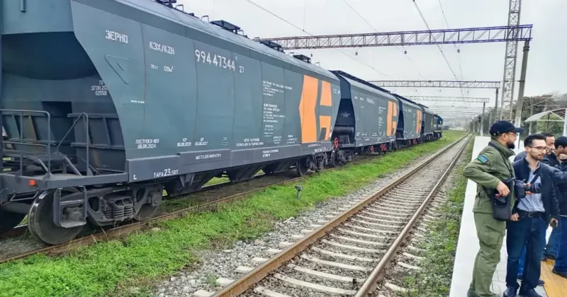 Azərbaycandan keçməklə Ermənistana yola salınacaq növbəti qatar Biləcəri stansiyasına çatıb