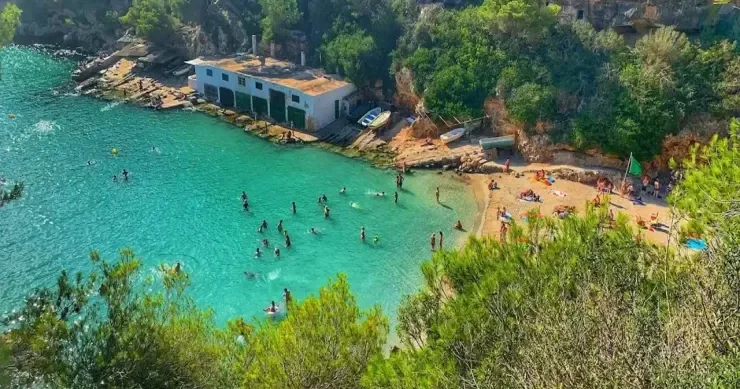 Gündə 15 avro: Populyar adalar turistləri uzaqlaşdırmaq üçün vergini artırır