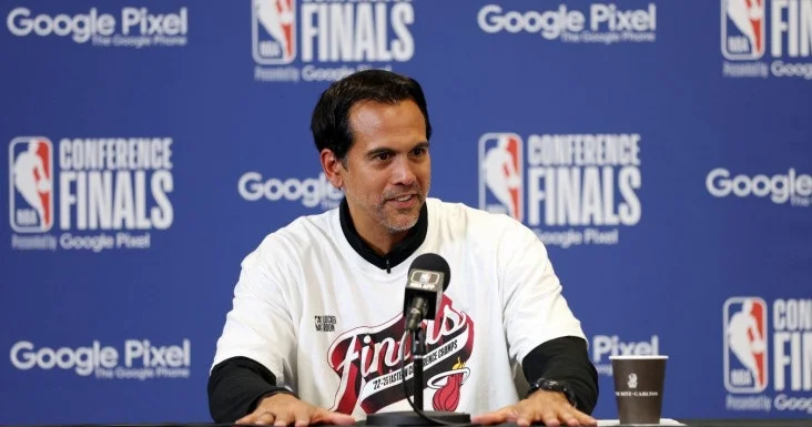 ABŞ millisinin baş məşqçisinin evi yanıb FOTO