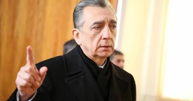 Eldar Əzizovun irad tutduğu məmur İŞDƏN ÇIXARLIDI