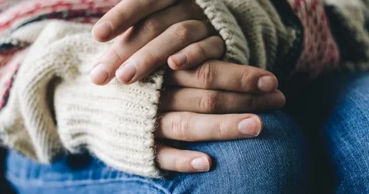 Kardioloq soyuq əllər və ayaqların gizli səbəblərini açıqlayıb