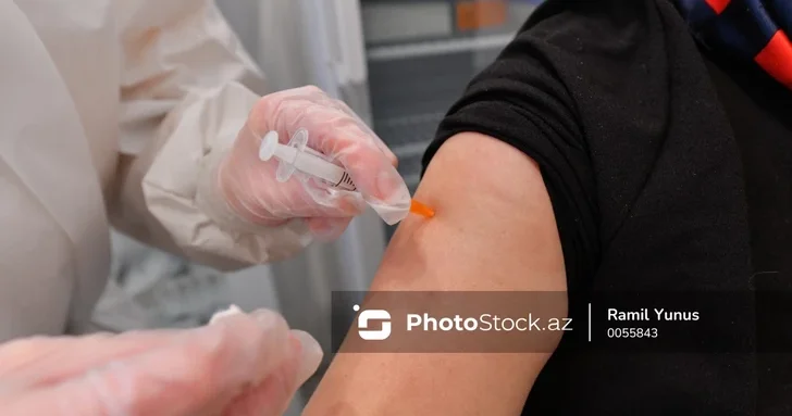 Вакцинация против коронавируса подстегнула продажи лекарств в Азербайджане фармаколог