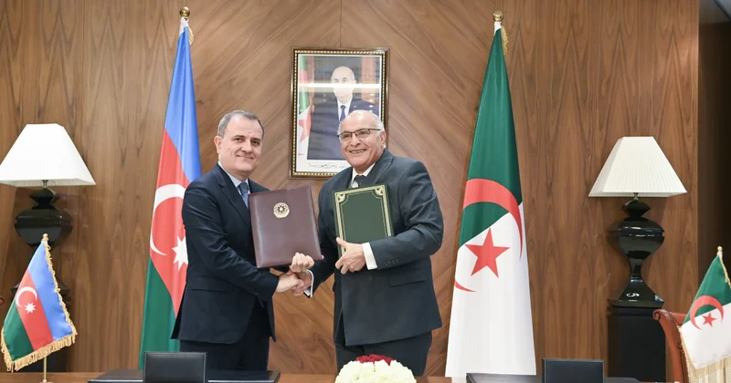 Əlaqələr inkişaf edir...