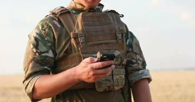Azərbaycanda əsgərlər xüsusi mobil telefon ala biləcək