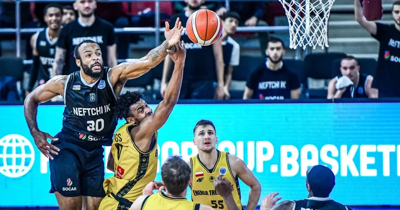 Нефтчи разошелся и снес по пути непобедимых поляков