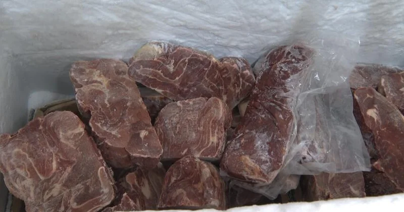 В домах торжеств в Баку обнаружено мясо неизвестного происхождения ВИДЕО