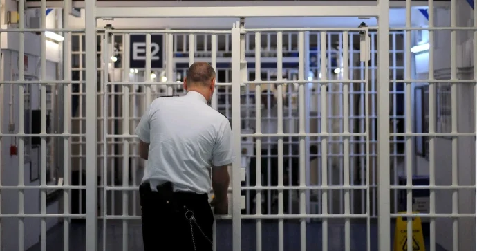 Səhvən azadlığa buraxılmış məhbus polisə təslim oldu