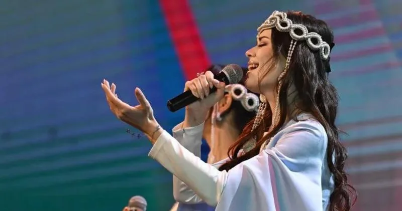 Qazaxıstanda müğənnilərə fonoqramma qadağan edildi