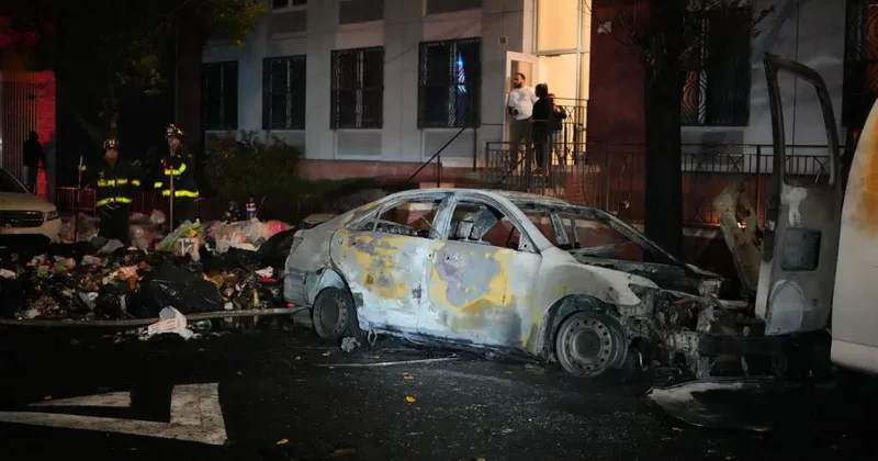 В Нью Йорке загорелся и взорвался автомобиль ФОТО