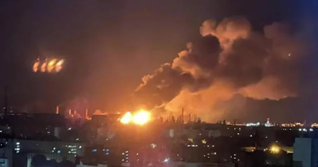 “Lukoil” zərbə üstünə zərbə alır Volqoqraddakı böyük zavodu vuruldu (VİDEO)