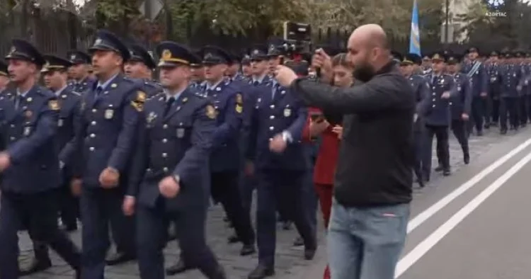 Bakıda Zəfər Günü münasibətilə hərbçilərin yürüşü keçirilir CANLI YAYIM