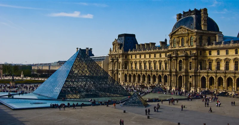 Пароль Louvre : величайший музей мира стал мемом из за своей безопасности ФОТО