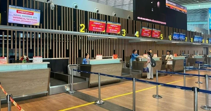 Тайфун Калмаэги парализовал авиасообщение во Вьетнаме, отменены десятки рейсов