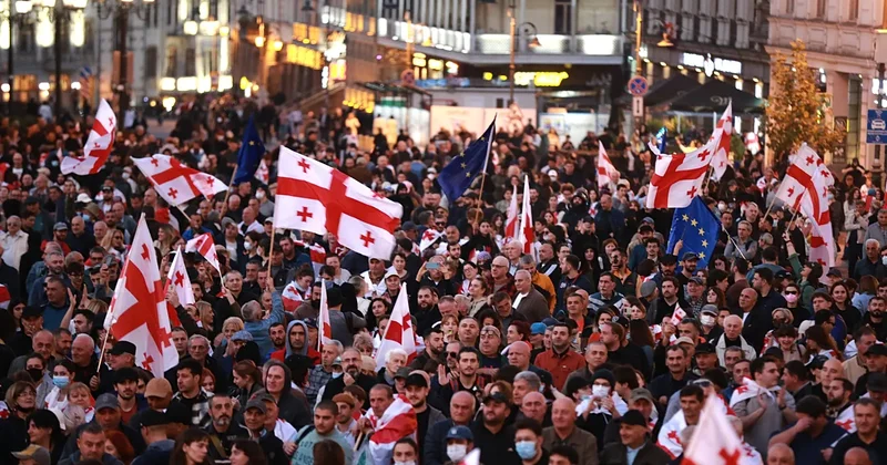 “Gürcüstanda siyasi gərginlik: Prokurorluq Sааkaşvili də daxil olmaqla 8 müxalifətçiyə cinayət işi açdı“ “Euronews“