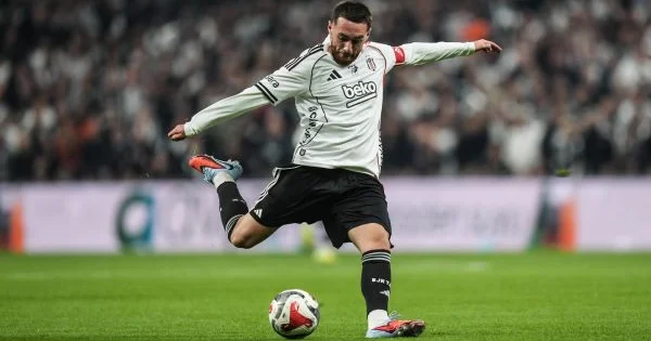 Fənərbağça ilə oyunda qırmızı kart alan Orkun Kökçü açıqlama yaydı: Əlimdən gələni edəcəyəm