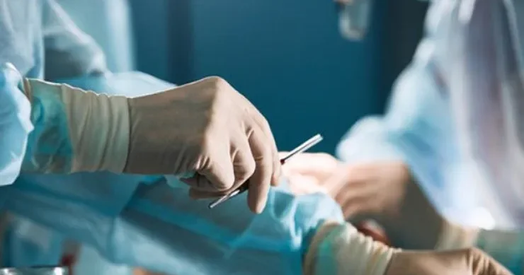 Plastik cərrahlara sertifikat verənlərin tələbi RƏDD EDİLDİ MƏHKƏMƏ