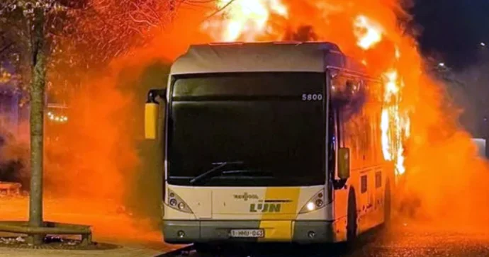 Azarkeşlərin olduğu avtobusu yandıran şəxs həbs edilib