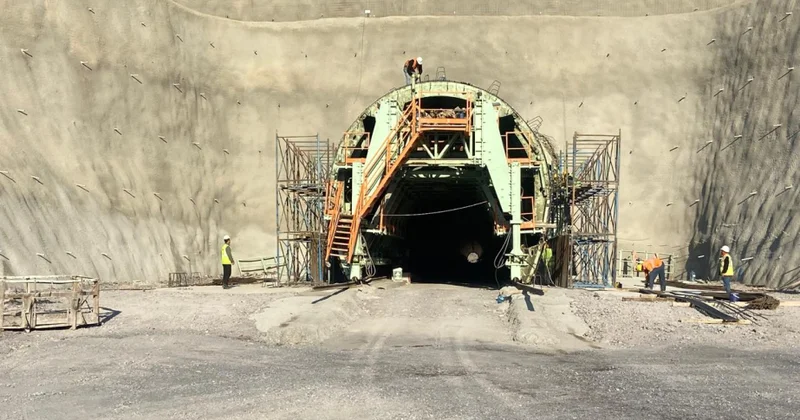 Zəngəzur yollarında dəmir iradə: Horadiz Ağbənd dəmir yolu xəttində sürətli tikinti mərhələsi FOTO