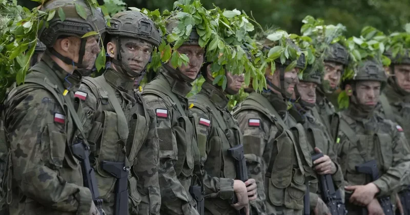 Польша начала масштабную программу всеобщей оборонной подготовки