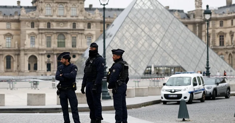 Музею Лувра понадобятся годы, чтобы исправить проблемы с безопасностью