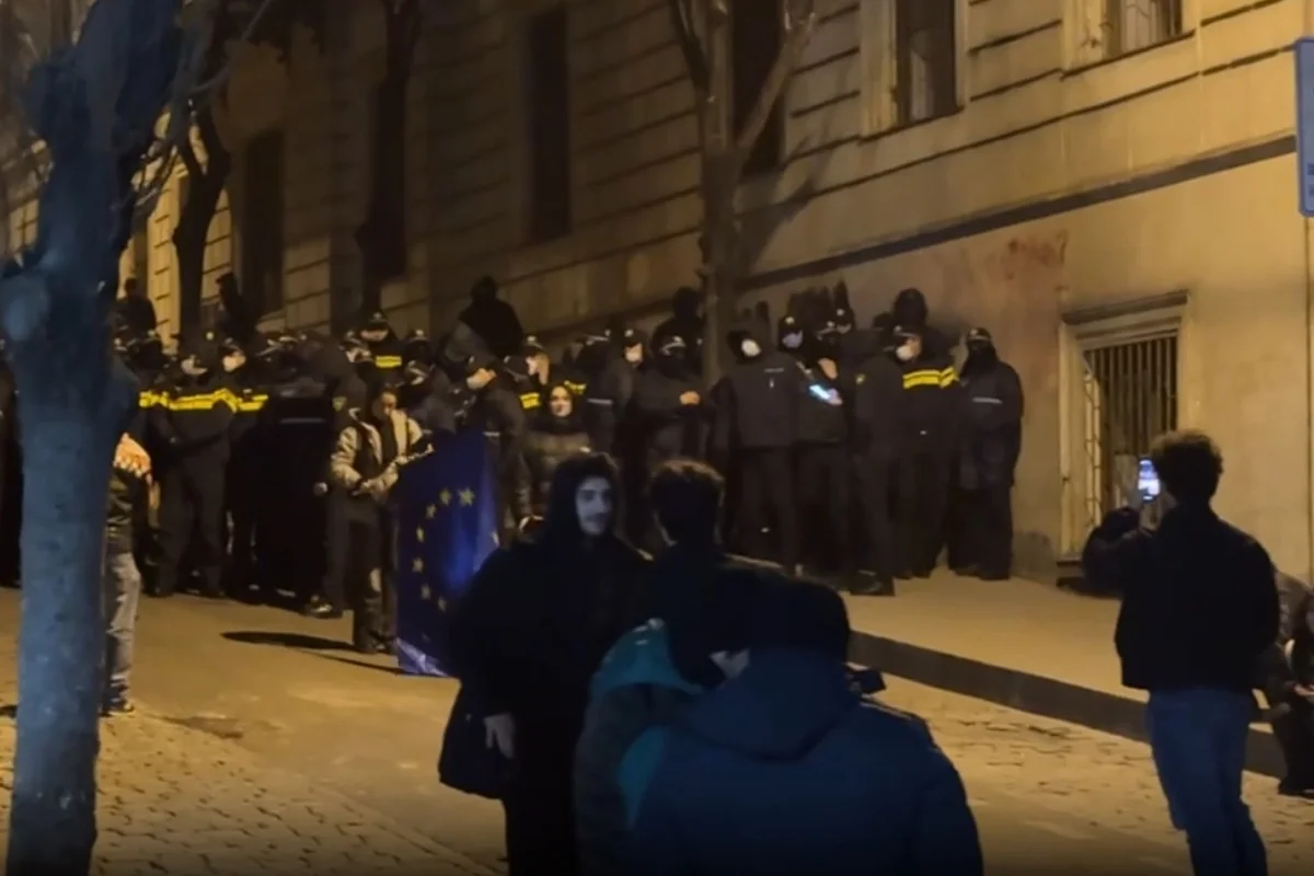 А в Тбилиси своя атмосфера ВИДЕО Haqqin