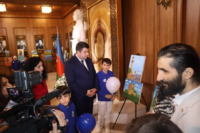 YAP Yasamal rayon təşkilatında “Təbiətin nəfəsi” adlı rəsm sərgisi keçirildi FOTO